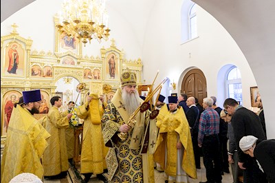Божественная литургия в храме в честь святителя Иоанна Златоуста в п. Зональный г. Саратова