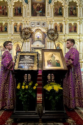 Всенощное бдение в храме в честь Сошествия Святого Духа г. Саратова