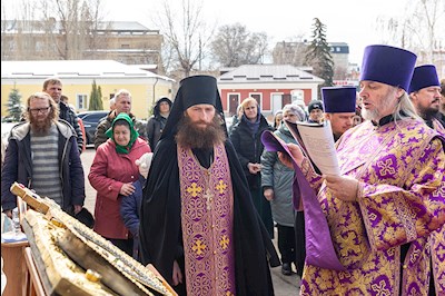 В Саратове и Покровске прошел автомобильный крестный ход со святынями Саратовской митрополии