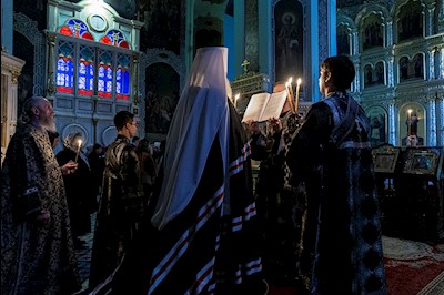 Великое повечерие с чтением канона преподобного Андрея Критского в храме Сошествия Святого Духа г. Саратова