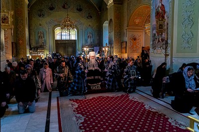 Великое повечерие с чтением канона преподобного Андрея Критского в Покровском храме г. Саратова