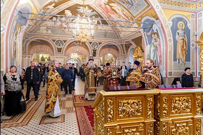 Божественная литургия в Свято-Троицком кафедральном соборе г. Саратова