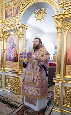 Митрополит Игнатий совершил Божественную литургию в храме святителя Иоанна Златоуста в п. Зональный г. Саратова