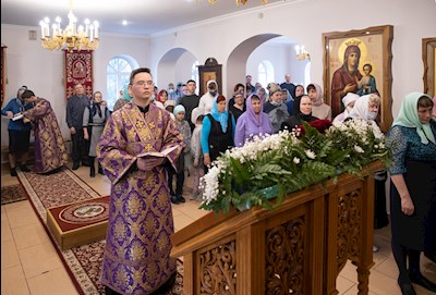 Митрополит Игнатий совершил всенощное бдение в храме в честь иконы Божией Матери «Скоропослушница» г. Шиханы Вольского района