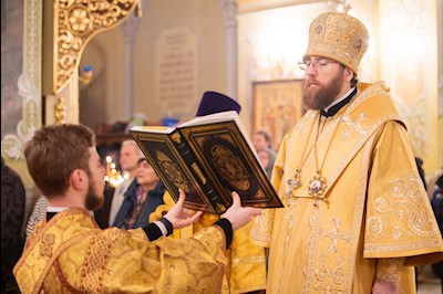 Митрополит Игнатий совершил Божественную литургию и молебен на новый год в Покровском соборе г. Саратова