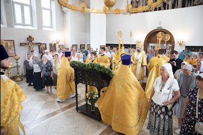 Митрополит Игнатий совершил Божественную литургию в храме в честь иконы Божией Матери «Всех скорбящих Радость» г. Саратова