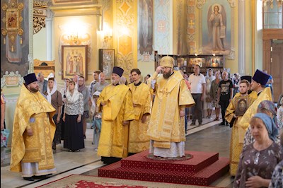 Митрополит Игнатий совершил Божественную литургию в Покровском соборе г. Саратова