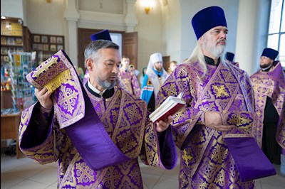 Митрополит Игнатий совершил всенощное бдение с чином выноса Креста в Свято-Троицком кафедральном соборе г. Вольска