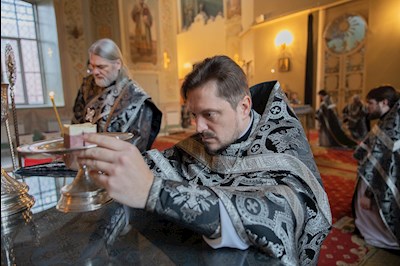 Митрополит Игнатий совершил Литургию Преждеосвященных Даров в Покровском соборе г. Саратова