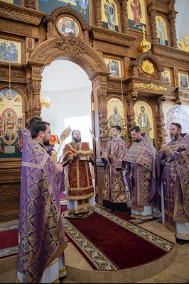Митрополит Игнатий совершил Божественную литургию в храме Новомучеников и исповедников Саратовских г. Саратова