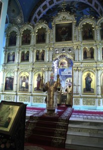 Божественная литургия в Духосошественском кафедральном соборе города Саратова