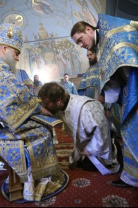 Божественная литургия в Свято-Троицком соборе Саратова