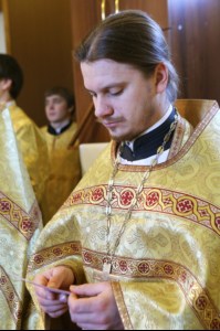Божественная литургия на Архиерейском подворье — храме во имя преподобного Серафима Саровского г. Саратова