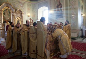 Божественная литургия в храме в честь Покрова Пресвятой Богородицы города Саратова