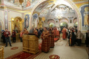 Всенощное бдение в Свято-Троицком кафедральном соборе Саратова
