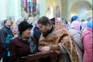 В Великий Четверг Митрополит Лонгин совершил Литургию Василия Великого и Чин умовения ног