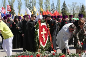 Митрополит Лонгин принял участие в торжественных мероприятиях в парке Победы на Соколовой горе