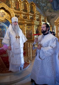 Митрополит Лонгин совершил Крещальную литургию в Свято-Троицком кафедральном соборе г. Саратова
