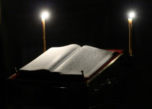 Великое повечерие с чтением канона преподобного Андрея Критского в храме в честь Покрова Пресвятой Богородицы г. Саратова