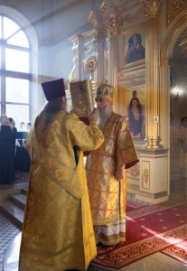 Божественная литургия на Архиерейском подворье — храме во имя святого апостола и евангелиста Иоанна Богослова при Саратовской православной духовной семинарии