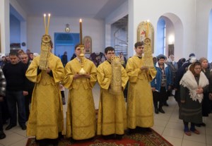 Божественная литургия в храме во имя святых первоверховных апостолов Петра и Павла г.Красноармейска