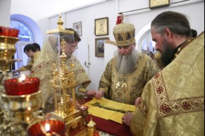 Божественная литургия в храме в честь Благовещения Пресвятой Богородицы г.Саратова