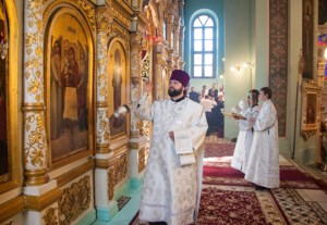 Божественная литургия в храме в честь Сошествия Святого Духа г. Саратова