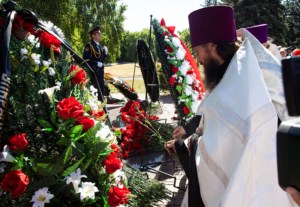В День памяти и скорби на Воскресенском кладбище Саратова совершена заупокойная лития