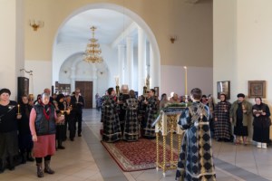 Великое повечерие с чтением канона преподобного Андрея Критского в Свято-Троицком кафедральном соборе г. Вольска