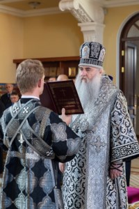 Литургия Преждеосвященных Даров на Архиерейском подворье — в храме во имя святого апостола и евангелиста Иоанна Богослова при СПДС
