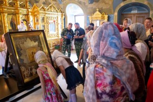 В Саратове встретили икону «Избавительница от бед»