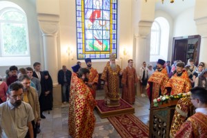 Всенощное бдение на Архиерейском подворье — храме в честь иконы Божией Матери «Утоли моя печали» г. Саратова