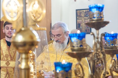 Митрополит Игнатий совершил Божественную литургию в храме Казанской иконы Божией Матери г. Саратова