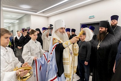 Митрополит Лонгин освятил здание Покровского епархиального управления