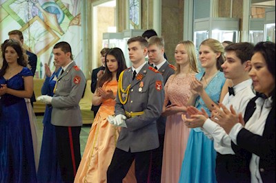 В Саратове прошел молодежный Рождественский бал