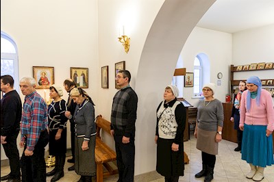 Божественная литургия в храме в честь святителя Иоанна Златоуста в п. Зональный г. Саратова