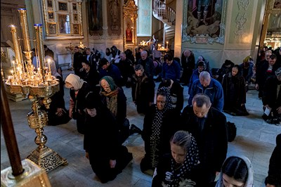 Великое повечерие с чтением канона преподобного Андрея Критского в Покровском храме г. Саратова