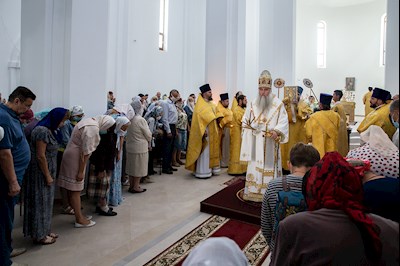 Божественная литургия в храме святителя Тихона, Епископа Воронежского, Задонского чудотворца г. Саратова