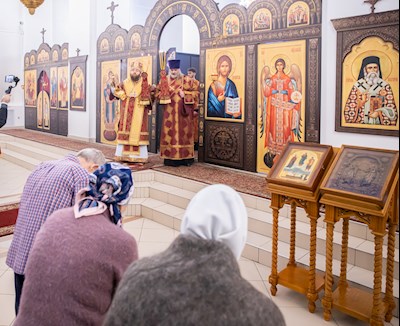 Митрополит Игнатий совершил Божественную литургию в Петропавловском храме Саратова
