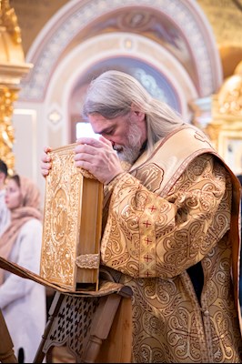 Митрополит Игнатий совершил Божественную литургию в Свято-Троицком кафедральном соборе г. Саратова