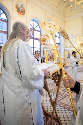 Митрополит Игнатий совершил Божественную литургию на Архиерейском подворье — в храме во имя святого апостола и евангелиста Иоанна Богослова при СПДС