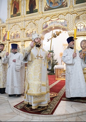 Митрополит Игнатий совершил великое повечерие в соединении с утреней в храме Рождества Христова г. Саратова