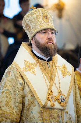Митрополит Игнатий совершил Божественную литургию в храме святителей Василия Великого, Григория Богослова и Иоанна Златоустого г. Саратова