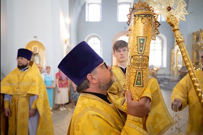 Митрополит Игнатий совершил Божественную литургию в храме Покрова Пресвятой Богородицы г. Петровска