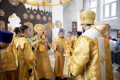 Митрополит Игнатий совершил Божественную литургию в храме в честь иконы Божией Матери «Всех скорбящих Радость» г. Саратова
