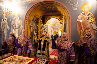 Митрополит Игнатий совершил вечернюю Литургию Преждеосвященных Даров в Свято-Троицком кафедральном соборе г. Саратова