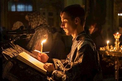 Митрополит Игнатий совершил великое повечерие с чтением Великого покаянного канона преподобного Андрея Критского в Покровском соборе г. Саратова