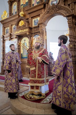 Митрополит Игнатий совершил Божественную литургию в храме Новомучеников и исповедников Саратовских г. Саратова