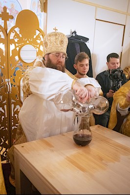 Митрополит Игнатий совершил Великое освящение храма святителя и Чудотворца Николая села Долгий Буерак Гагаринского района г. Саратова и Божественную литургию в новоосвященном храме