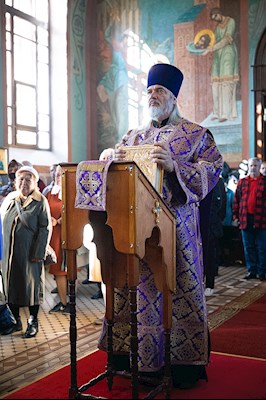Митрополит Игнатий совершил Божественную литургию в Крестовоздвиженском храме г. Хвалынска